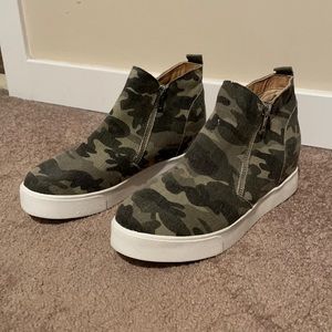 Coconuts by Matisse Camouflage Sneaker | Size 11
